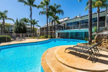 Resort Serviced Apartments - Mandurah - Accommodation Newcastle 1