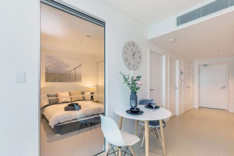 SKY Heart Of BNE City 2bed APT Pool& Gym Qbn222-18 - Accommodation Newcastle 3