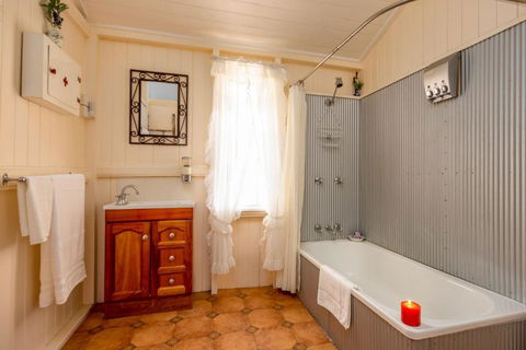Dillons Cottage - Accommodation Newcastle 2