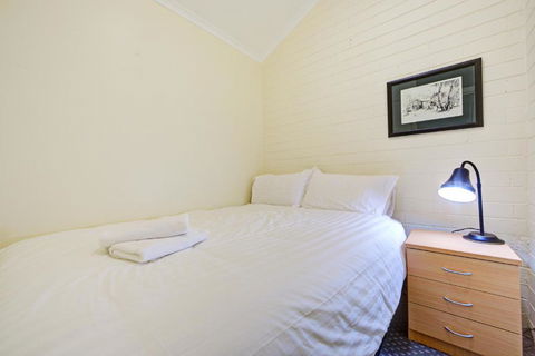 Snow Ski Apartments 31 - Accommodation Newcastle 2