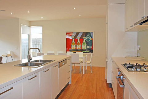 Shortlands - Accommodation Newcastle 6