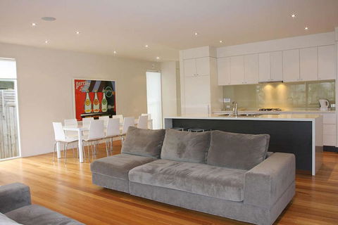 Shortlands - Accommodation Newcastle 4