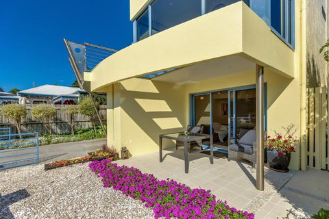 The Waterfront Apartment - Accommodation Newcastle 5