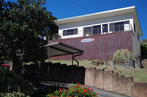 Endeavour 10 Dulconghi Street - Accommodation Newcastle 2