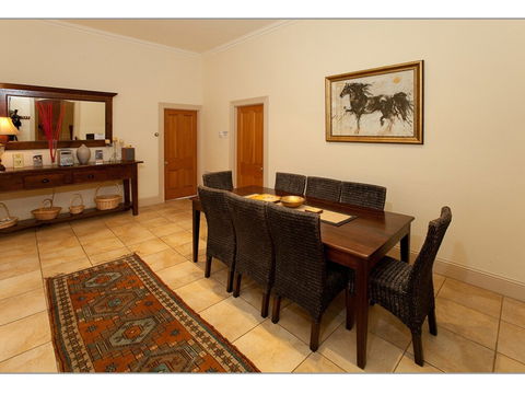 Fairholme Townhouse - Accommodation Newcastle 4