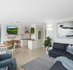 Renovated Moololaba Unit 100m To Beach - Accommodation Newcastle