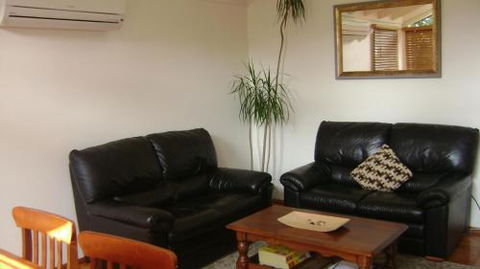 Accommodation Sydney North Forestville 4 Bedroom 2 Bathroom House - Accommodation Newcastle 1