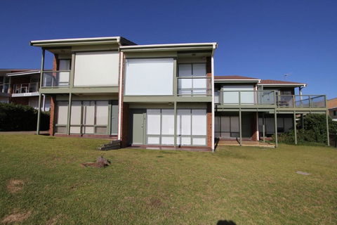 Southern Sands Beachfront Apartments - Accommodation Newcastle 5