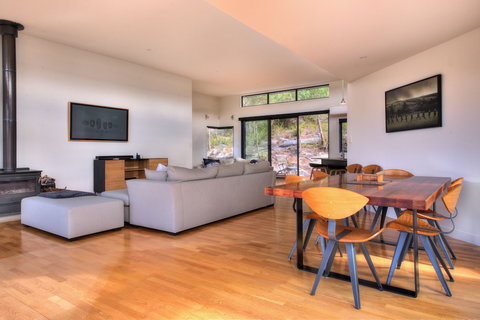 The Bolt Hole - Accommodation Newcastle 6