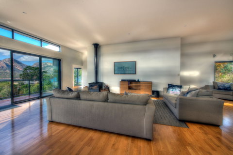 The Bolt Hole - Accommodation Newcastle 2