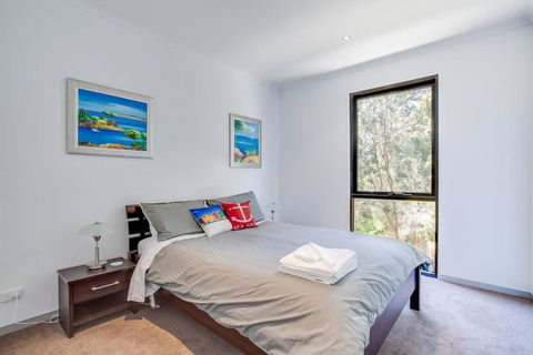 Beautiful Beachfront Apartment At Capel Sound - Accommodation Newcastle 1