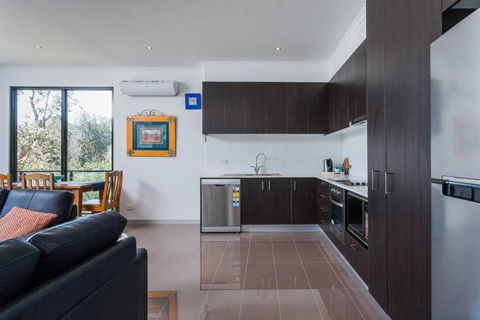 Beautiful Beachfront Apartment At Capel Sound - Accommodation Newcastle 5