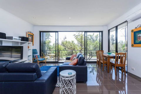 Beautiful Beachfront Apartment At Capel Sound - Accommodation Newcastle 4