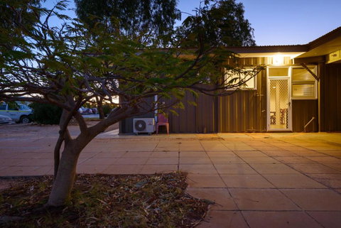 Exmouth Villas Unit 35 2 Bedroom Self Contained Unit At The Heart Of Town - Accommodation Newcastle 5