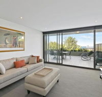 LORNE CHALET APARTMENT 36 Central Location - Accommodation Newcastle