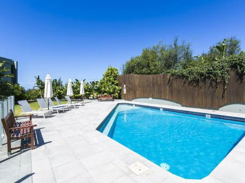 LORNE CHALET APARTMENT 36 Central Location - Accommodation Newcastle 1