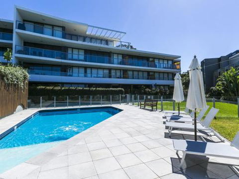 LORNE CHALET APARTMENT 36 Central Location - Accommodation Newcastle 3