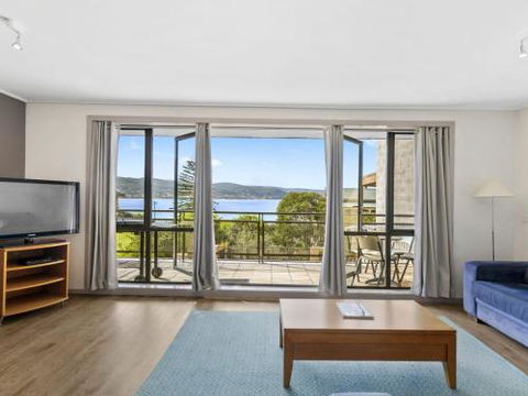 APARTMENT 29 PACIFIC APARTMENTS Grand Escape With Ocean Views - Accommodation Newcastle 2