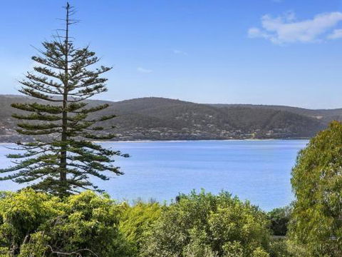 APARTMENT 29 PACIFIC APARTMENTS Grand Escape With Ocean Views - Accommodation Newcastle 0