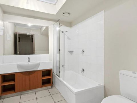 APARTMENT 29 PACIFIC APARTMENTS Grand Escape With Ocean Views - Accommodation Newcastle 3