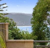 APARTMENT 23 PACIFIC APARTMENTS sit on the deck  soak in the view - Accommodation Newcastle