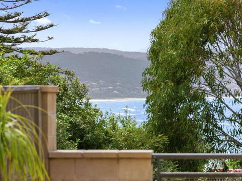 APARTMENT 23 PACIFIC APARTMENTS Sit On The Deck & Soak In The View - Accommodation Newcastle 0