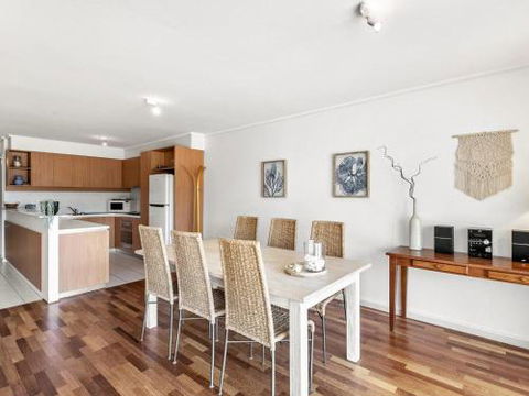 APARTMENT 23 PACIFIC APARTMENTS Sit On The Deck & Soak In The View - Accommodation Newcastle 6