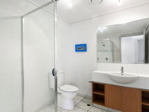 APARTMENT 23 PACIFIC APARTMENTS Sit On The Deck & Soak In The View - Accommodation Newcastle 4