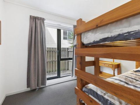 APARTMENT 23 PACIFIC APARTMENTS Sit On The Deck & Soak In The View - Accommodation Newcastle 1