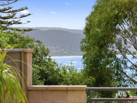 APARTMENT 23 PACIFIC APARTMENTS Sit On The Deck & Soak In The View - Accommodation Newcastle 5