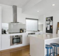 LOUTTIT BAY APARTMENT 2 Main Street with wifi  views - Accommodation Newcastle