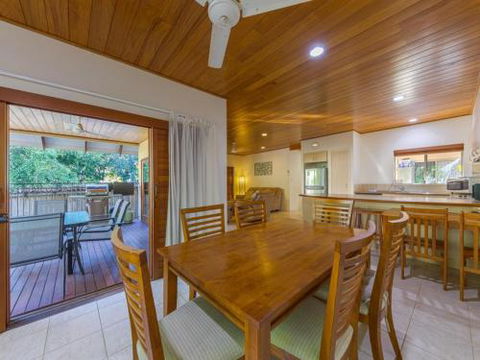 TROPSVILLA At PALM COVE - Accommodation Newcastle 6