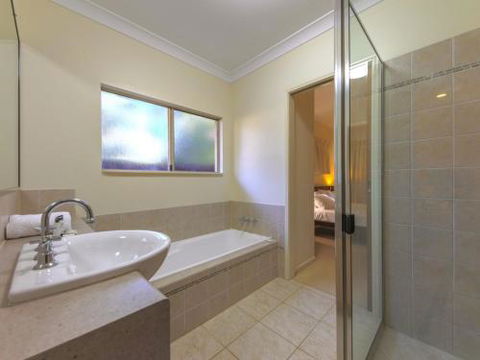 TROPSVILLA At PALM COVE - Accommodation Newcastle 3