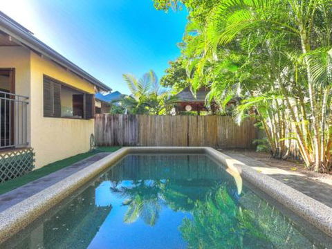 TROPSVILLA At PALM COVE - Accommodation Newcastle 0