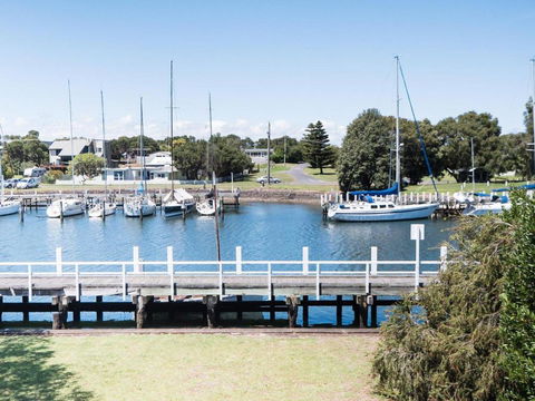 Spinnakers Waterfront - Accommodation Newcastle 5