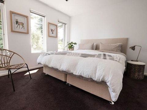 Spinnakers Waterfront - Accommodation Newcastle 3