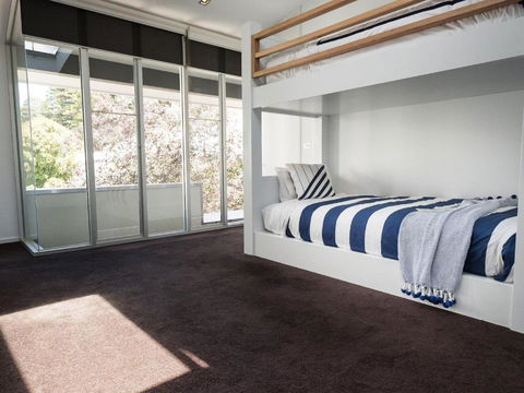 Spinnakers Waterfront - Accommodation Newcastle 6