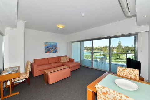 Sea Side 104 - Accommodation Newcastle 2
