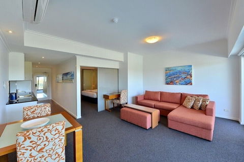 Sea Side 104 - Accommodation Newcastle 5