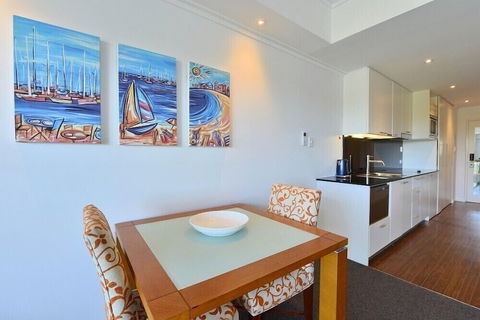 Sea Side 104 - Accommodation Newcastle 3