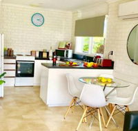 PARADISE COURT VILLA 1 free wifi - Accommodation Newcastle