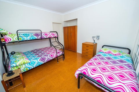 Shoal Bay Avenue Unit 3 / 7 - Accommodation Newcastle 4