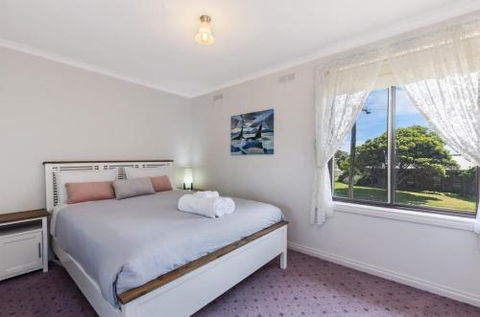 Rose Retreat - Accommodation Newcastle 1