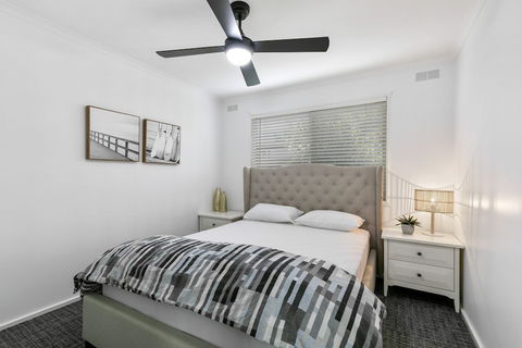 Beauty AND THE Peace - Inlet Side - Accommodation Newcastle 3