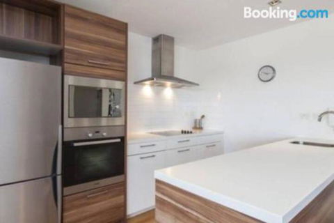 SKY GARDENS SUNSET RIVER VIEW NETFLIX WINE PARKING - Accommodation Newcastle 0