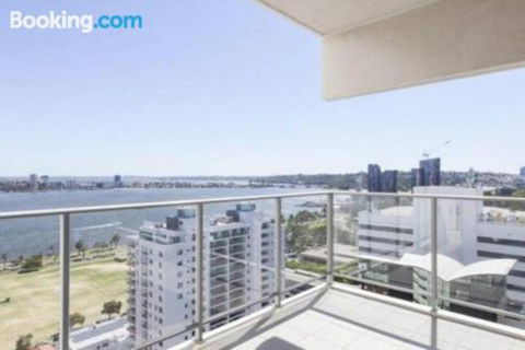 SKY GARDENS SUNSET RIVER VIEW NETFLIX WINE PARKING - Accommodation Newcastle 1