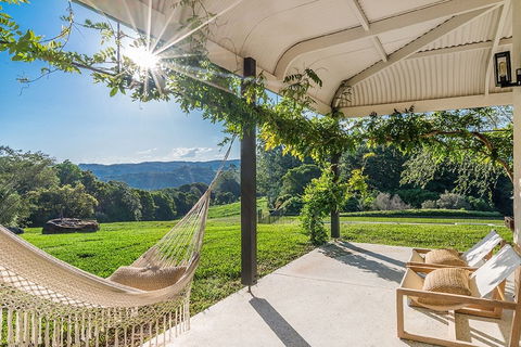 Your Luxury Escape - Fairway - Accommodation Newcastle 0