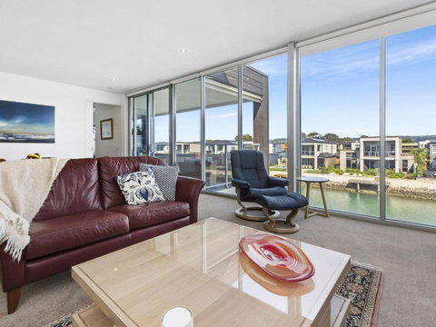 MARINA VIEW - Accommodation Newcastle 2