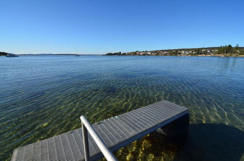 CDC 625 Beach House Incl.rear 2BR Studio - Accommodation Newcastle 1