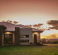 Hillcrest - Accommodation Newcastle